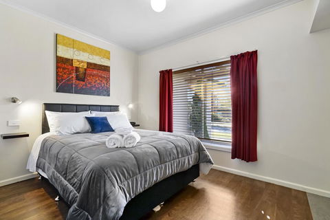 Short Stays Gippsland Trafalgar - Darwin Holiday 1