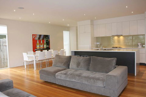 Shortlands - Darwin Holiday 0