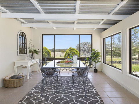 Silky Oak Cottage - Cosy With Country Views - Darwin Holiday 0