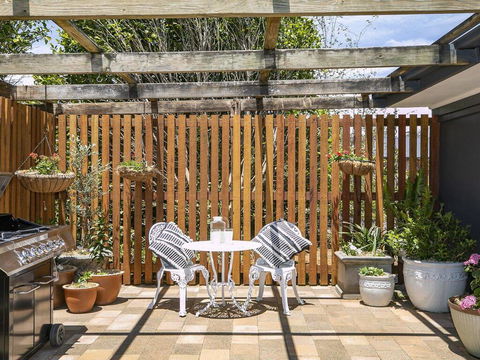 Silky Oak Cottage - Cosy With Country Views - Darwin Holiday 1