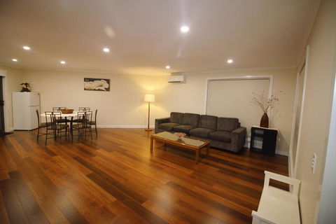 Silver House - Melbourne Airport Accommodation - Darwin Holiday 3