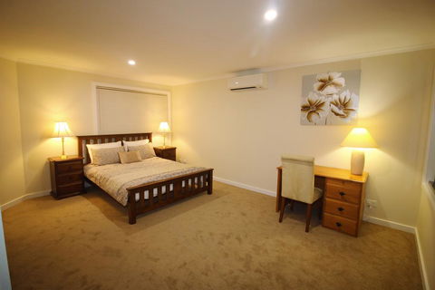 Silver House - Melbourne Airport Accommodation - Darwin Holiday 0