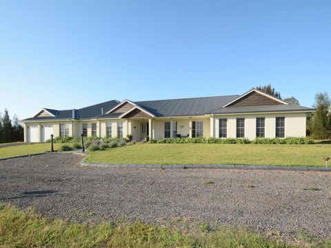 Silver Springs 6br Luxury Homestead With Wifi, Pool. Fireplace, Views, Olives And Space - Darwin Holiday 2