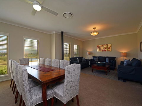 Silver Springs Estate 4br House + 6br House With Wifi, Pool. Fireplace, Views, Olives And Space - Darwin Holiday 3