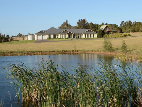 Silver Springs Estate 4br House + 6br House With Wifi, Pool. Fireplace, Views, Olives And Space - Darwin Holiday 0