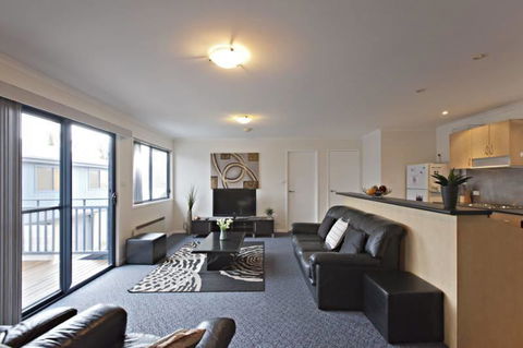 Silvertrees 2 - Darwin Holiday 0