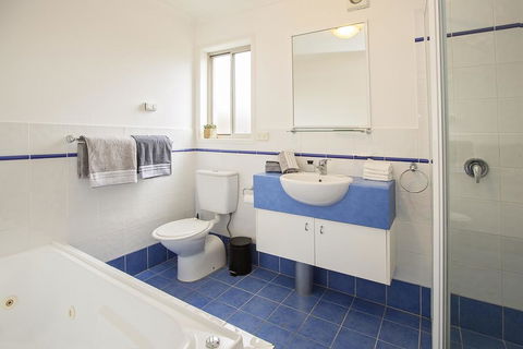 Silvertrees 4 - McLure Circuit, Jindabyne - Darwin Holiday 3