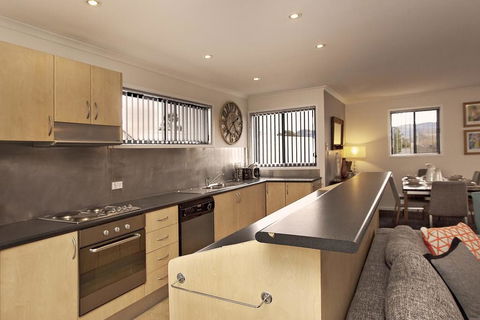 Silvertrees 4 - McLure Circuit, Jindabyne - Darwin Holiday 2