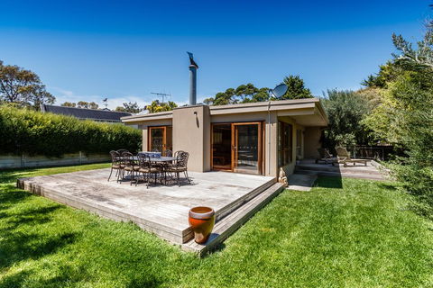 Simple Harmony - Darwin Holiday 0