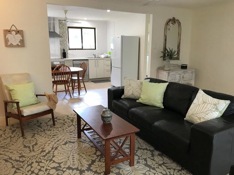 Sinclair - Rainbow Beach, Modern Beach House Close To Everything, Free Wi-Fi - Darwin Holiday 3