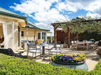 Sinden Park - garden swimming pool rural vistas