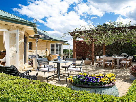 Sinden Park - Garden, Swimming Pool, Rural Vistas - Darwin Holiday 0