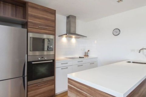 SKY GARDEN SUNSET RIVER VIEW NETFLIX WINE PARKING - Darwin Holiday 3