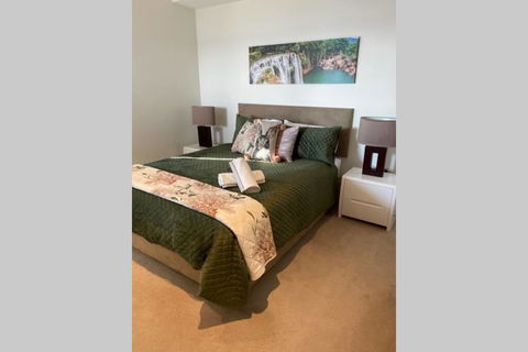 SKY GARDEN SUNSET RIVER VIEW NETFLIX WINE PARKING - Darwin Holiday 1