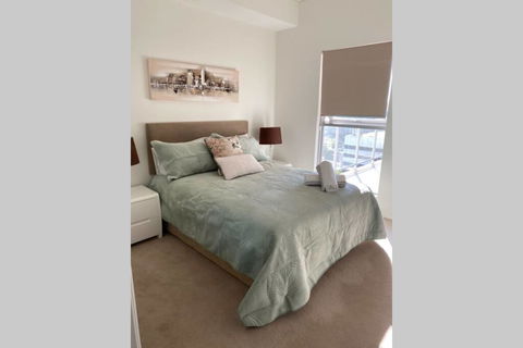 SKY GARDEN SUNSET RIVER VIEW NETFLIX WINE PARKING - Darwin Holiday 2