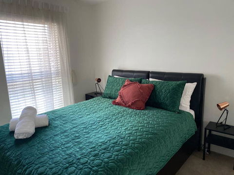 SKY GARDENS SUNSET RIVER VIEW NETFLIX WINE PARKING - Darwin Holiday 2