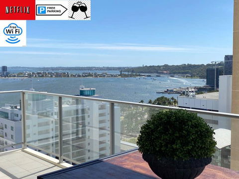 SKY GARDENS SUNSET RIVER VIEW NETFLIX WINE PARKING - Darwin Holiday 0