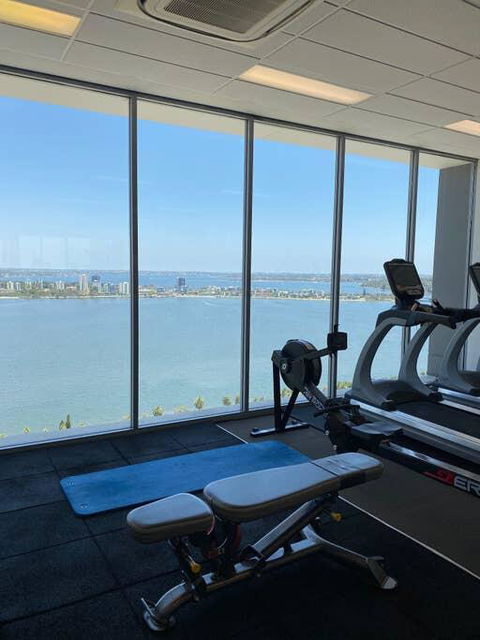 SKY GARDENS SUNSET RIVER VIEW NETFLIX WINE PARKING - Darwin Holiday 3