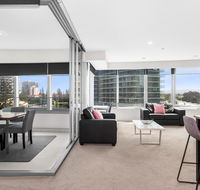 Sleek Q1 Suite in the Heart of Surfers Paradise - Darwin Holiday