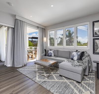 Sleek modern and comfortable on Hastings Street - Darwin Holiday