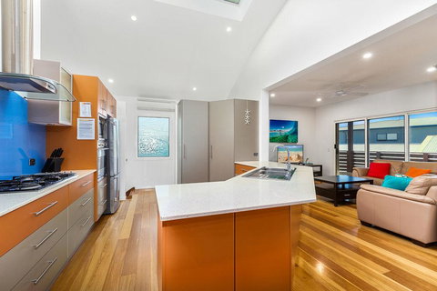 Slipstream By The Sea - Darwin Holiday 2