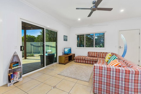 Slipstream By The Sea - Darwin Holiday 1