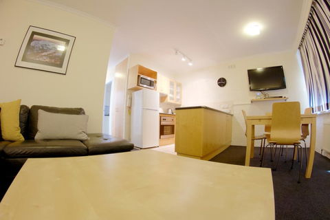 Snow Ski Apartments 09 - Darwin Holiday 3