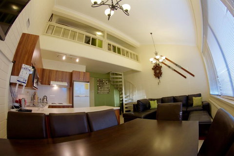 Snow Ski Apartments 32 - Darwin Holiday 1