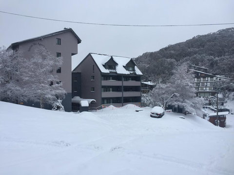 Snow Ski Apartments 32 - Darwin Holiday 3