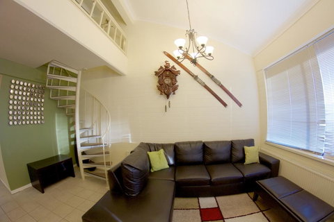 Snow Ski Apartments 32 - Darwin Holiday 2