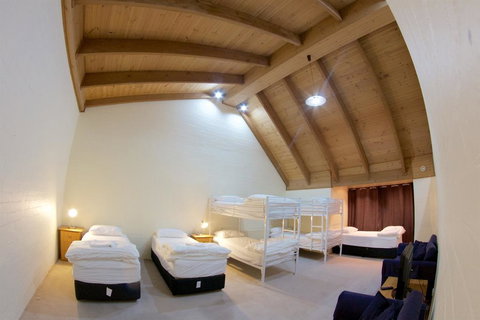 Snow Ski Apartments 38 - Darwin Holiday 3