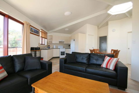 Snowdome 4/3 Poly Cow Lane - Darwin Holiday 0