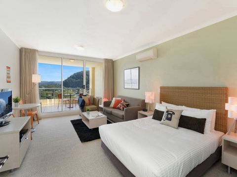Soho - Ettalong Beach Resort - Darwin Holiday 0