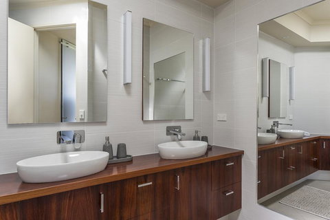 Sophisticated Contemporary Coastal Living With Sweeping Views In Cape Schanck - Darwin Holiday 3