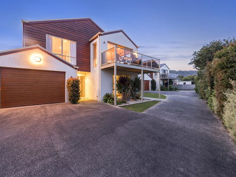 Sound Of The Sea - Darwin Holiday 0