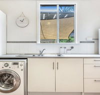 Sounds of Sunshine 2 Downstairs half of House - Darwin Holiday