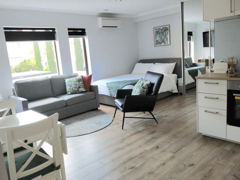 South Terrace 'Nesuto' + Smart TV + WiFi - Darwin Holiday 0