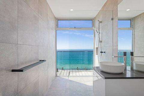 Southpoint -Brand New Home, Oceanfront Views - Darwin Holiday 1