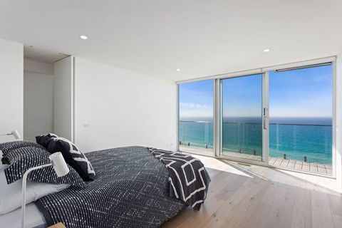 Southpoint -Brand New Home, Oceanfront Views - Darwin Holiday 3