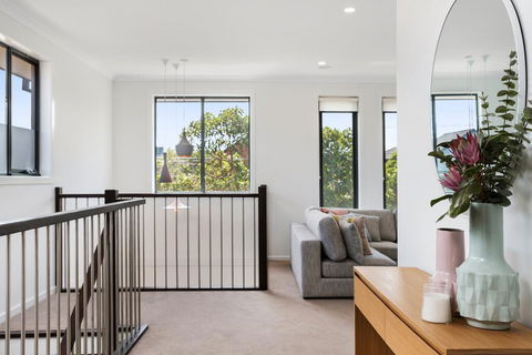 Spacious 4-Bed House With Parking And Backyard - Darwin Holiday 1