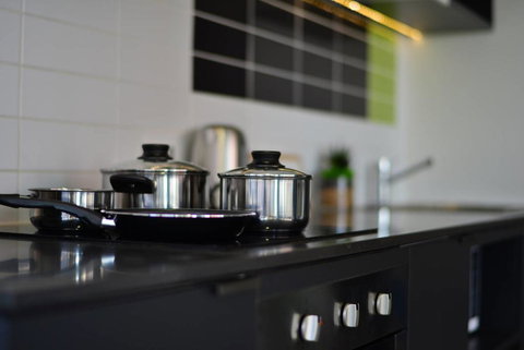 Spacious Docklands 2 Bedroom 2 Bathroom Apartment - Darwin Holiday 3