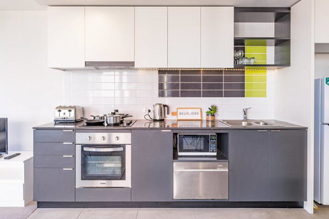 Spacious Docklands 2 Bedroom 2 Bathroom Apartment - Darwin Holiday 2