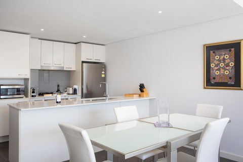 Spacious Modern Apartment In Sydney's North Shore - Darwin Holiday 3