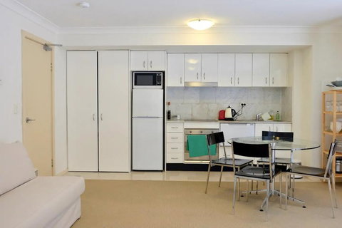 Spacious Studio By The Beach In Manly - Darwin Holiday 1