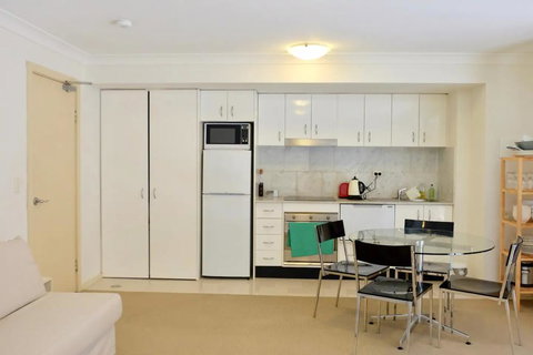 Spacious Studio By The Beach In Manly - Darwin Holiday 3