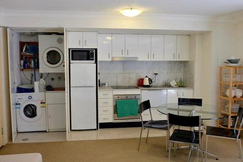 Spacious Studio By The Beach In Manly - Darwin Holiday 2