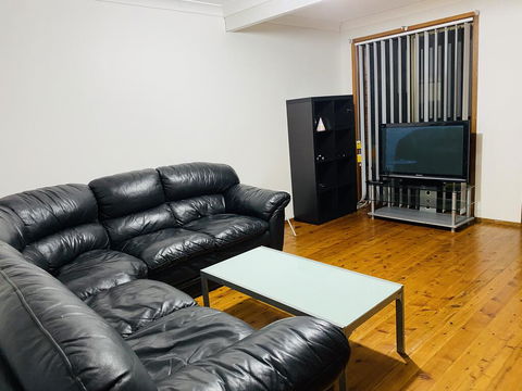 Spacious Townhouse In Wollongong - Darwin Holiday 1
