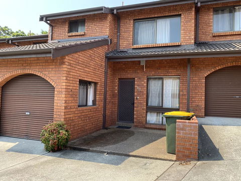 Spacious Townhouse In Wollongong - Darwin Holiday 3