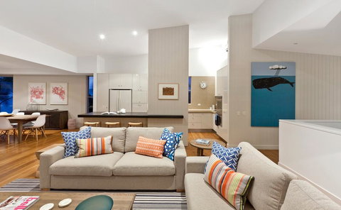 Spacious With Surf Views, Sunshine Beach - Darwin Holiday 3