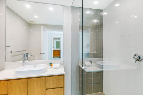 Spectacular Five Star Panoramic Oceanview Sub-Penthouse - Darwin Holiday 3